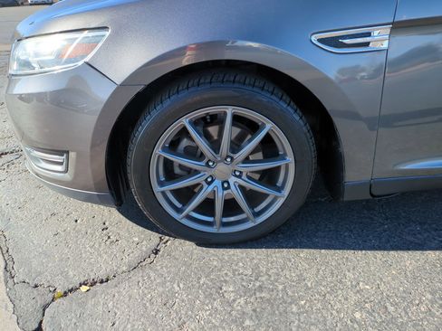Used 2018 Ford Taurus Limited image 11