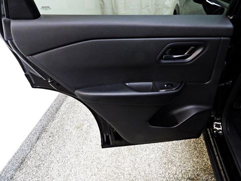 Used 2024 Nissan Rogue S AWD/4WD image 9
