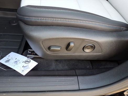 New 2026 Chevrolet Equinox EV LT image 7