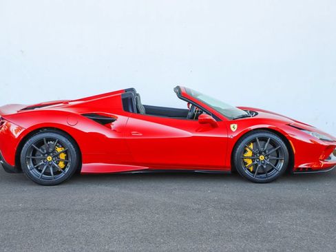 Certified 2022 Ferrari F8 Tributo RWD image 3