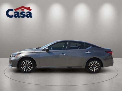 Used 2025 Nissan Altima 2.5 SV FWD image 3