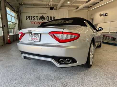 Used 2017 Maserati GranTurismo Convertible RWD image 12