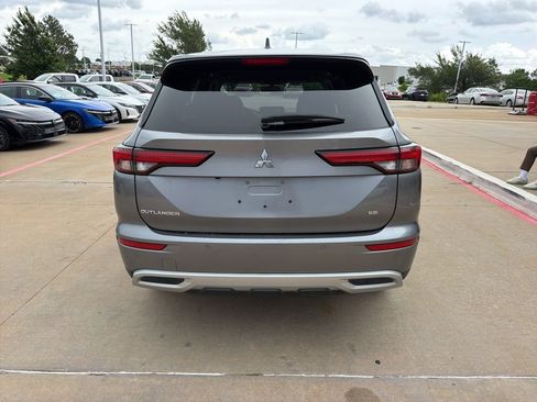 Used 2023 Mitsubishi Outlander SE FWD image 4