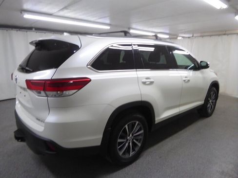 Used 2019 Toyota Highlander XLE AWD/4WD image 7