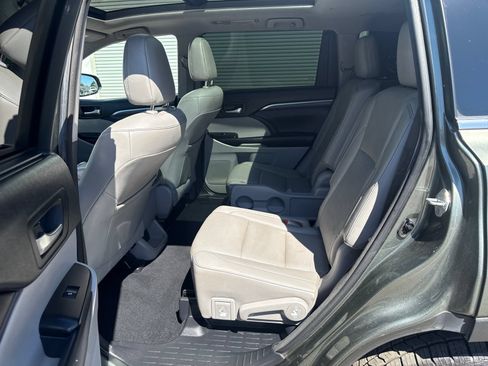Used 2018 Toyota Highlander Limited Platinum AWD/4WD image 25