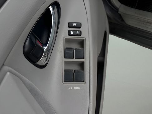 Used 2010 Toyota Camry LE FWD image 16