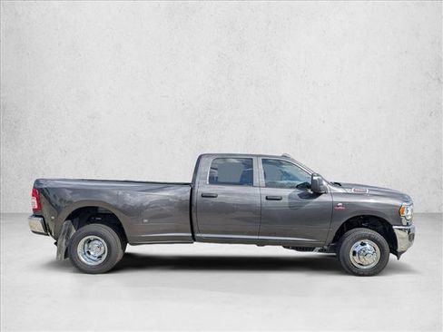 Used 2024 RAM 3500 Tradesman w/ Chrome Appearance Group image 4