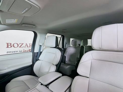 New 2026 Lincoln Navigator Premiere AWD/4WD image 24