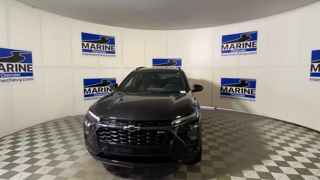 Used 2025 Chevrolet Trax RS w/ Driver Confidence Package FWD image 5