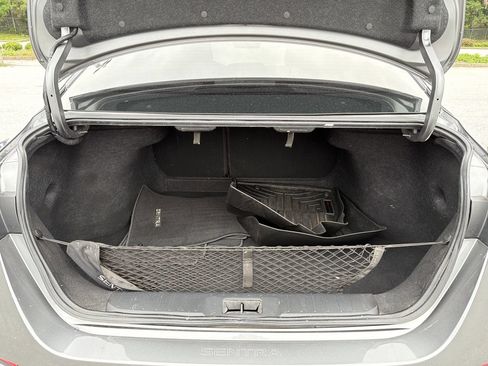 Used 2023 Nissan Sentra SR w/ SR Premium Package FWD image 24