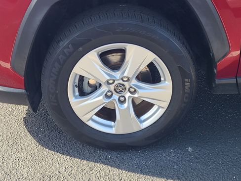 Used 2019 Toyota RAV4 XLE image 9