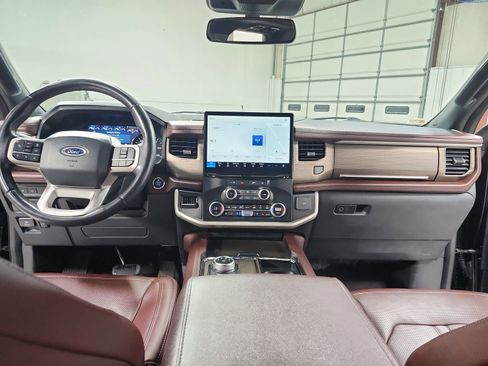 Used 2024 Ford Expedition Limited RWD image 26