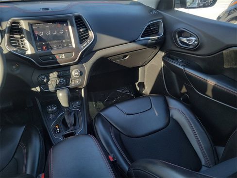 Certified 2020 Jeep Cherokee Trailhawk w/ Comfort/Convenience Group image 16