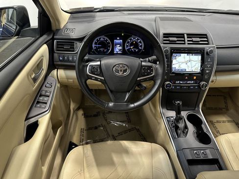Used 2017 Toyota Camry XLE w/ Moonroof Package FWD image 18