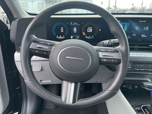 Used 2025 Hyundai Kona SEL image 28