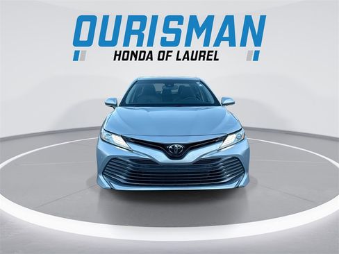 Used 2018 Toyota Camry XLE image 3