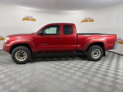 Used 2013 Toyota Tacoma 4x4 Access Cab V6 w/ SR5 Pkg image 2