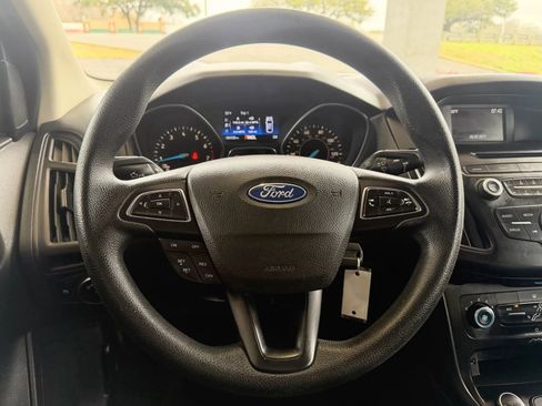Used 2017 Ford Focus SE image 8