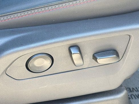 Used 2026 Chevrolet Suburban RST RWD image 32