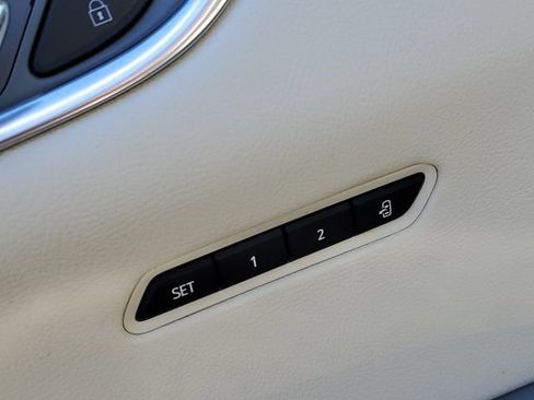 Certified 2022 Cadillac XT6 Premium Luxury w/ LPO, Floor Liner Package AWD/4WD image 22