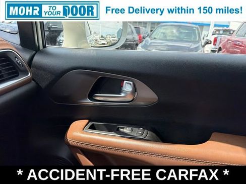 Used 2019 Chrysler Pacifica Limited w/ Advanced Safetytec Group FWD image 29