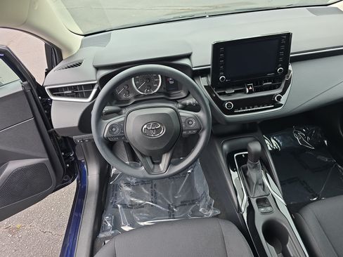 Used 2022 Toyota Corolla LE FWD image 15