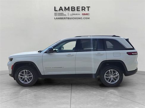 Used 2023 Jeep Grand Cherokee Laredo w/ Luxury Tech Group I AWD/4WD image 2