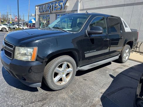 Used 2010 Chevrolet Avalanche LT w/ Luxury Package image 2