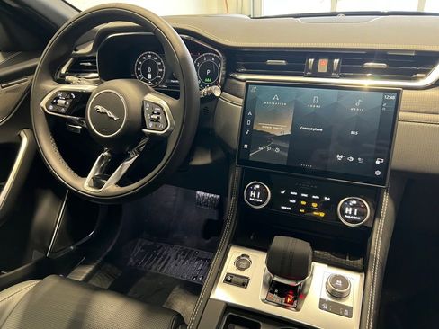 New 2025 Jaguar F-PACE R-Dynamic S image 17