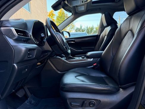 Used 2020 Toyota Highlander Limited image 10