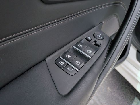 Used 2022 BMW M550i xDrive w/ Dynamic Handling Package image 29