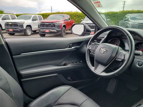 Used 2022 Toyota Camry XSE image 15