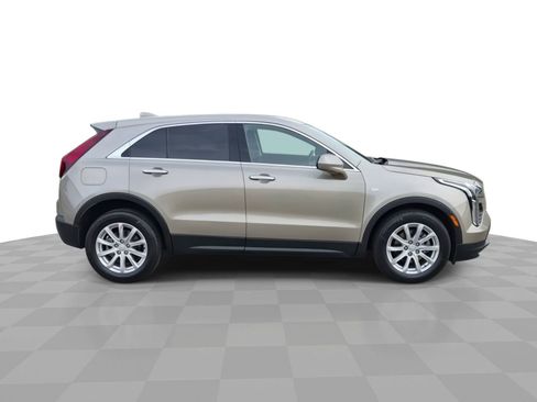 Certified 2023 Cadillac XT4 Luxury w/ Cold Weather Package FWD image 9