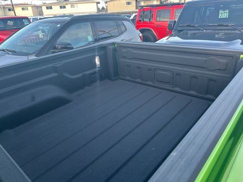 Used 2025 Jeep Gladiator Sport image 4