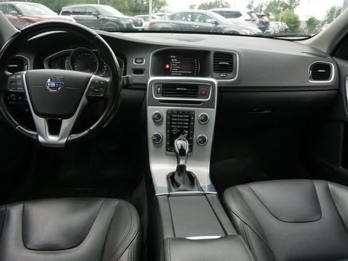 Used 2018 Volvo S60 T5 Inscription Platinum w/ Climate Package AWD/4WD image 12