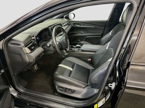 Used 2025 Toyota Camry SE FWD image 13