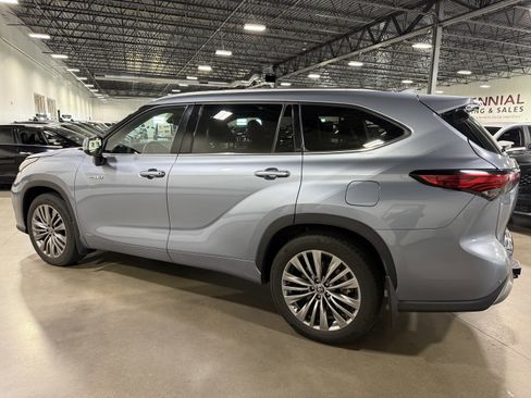 Used 2021 Toyota Highlander Platinum image 4