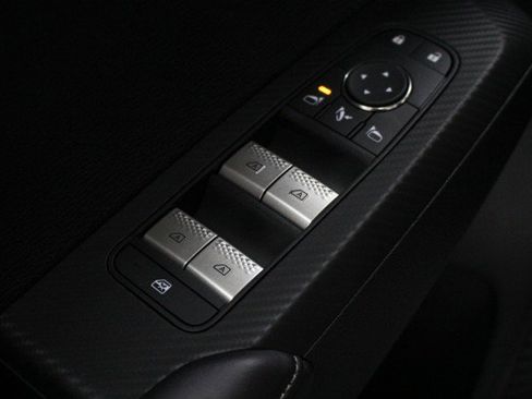 New 2025 Mitsubishi Outlander SE image 16