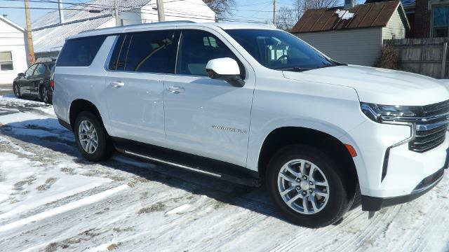 Used 2024 Chevrolet Suburban LT AWD/4WD image 3