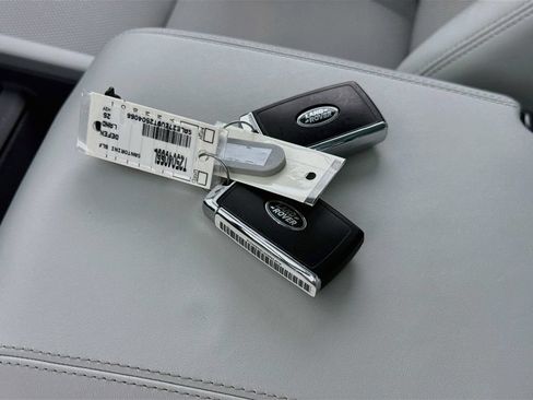 Used 2026 Land Rover Defender 110 X-Dynamic SE AWD/4WD image 17