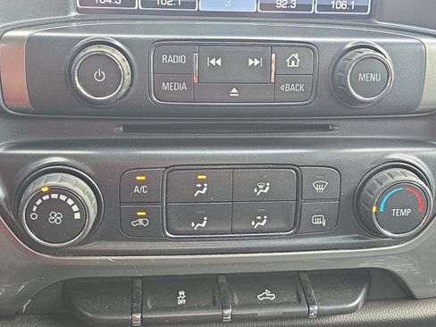 Used 2019 Chevrolet Silverado 1500 LT AWD/4WD image 17