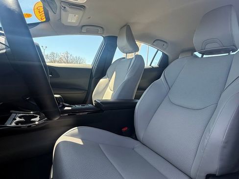 Used 2025 Toyota Prius XLE AWD/4WD image 7