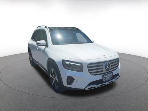 Used 2025 Mercedes-Benz GLB 250 image 3