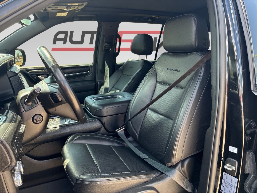 Used 2022 GMC Yukon Denali w/ Advanced Technology Package AWD/4WD image 11
