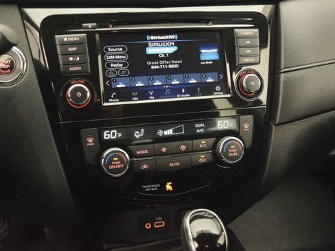 Used 2018 Nissan Rogue SV w/ Premium Package AWD/4WD image 22