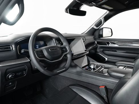 Used 2022 Jeep Wagoneer Series III image 11