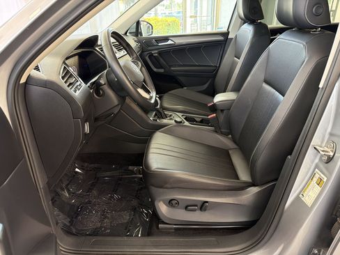 Used 2024 Volkswagen Tiguan SE AWD/4WD image 5