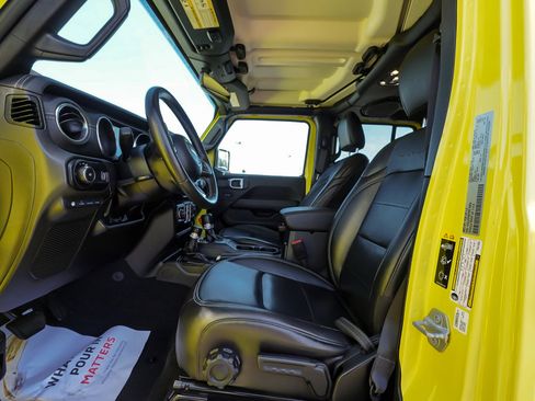 Used 2023 Jeep Wrangler Unlimited Sahara w/ Cold Weather Group image 30