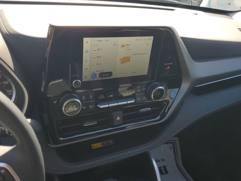 Used 2026 Toyota Highlander XLE image 26