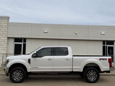 Used 2018 Ford F250 Lariat w/ Lariat Ultimate Package image 3